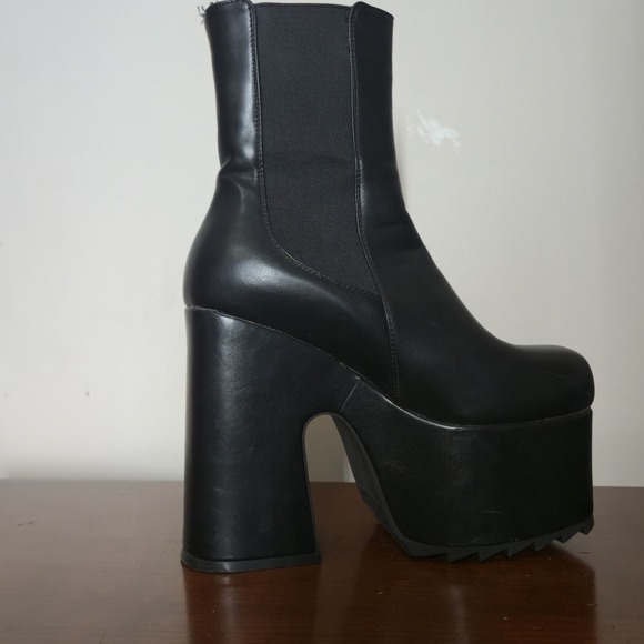 Women's LAMODA Doll Black Platform Slip-on Calf Boots Size 7 Gothic Alternative - Picture 7 of 9